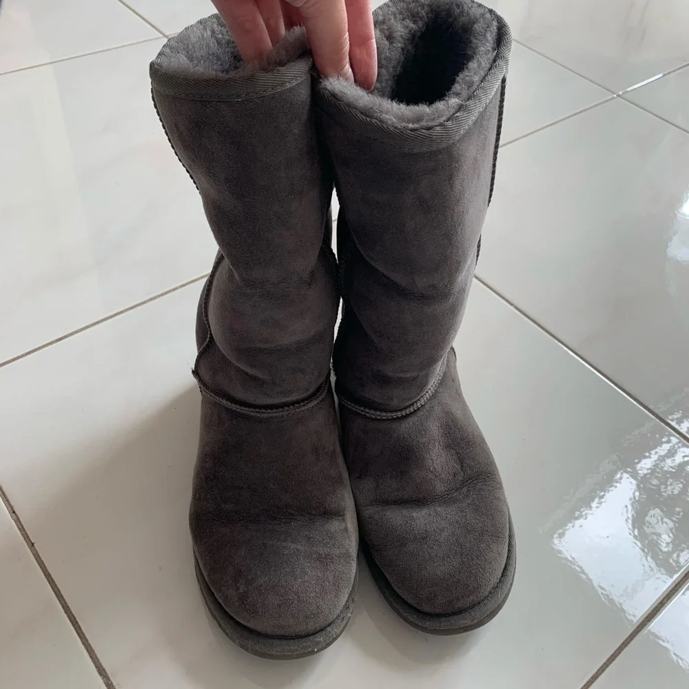 UGG Women’s Classic II Tall Boots gray